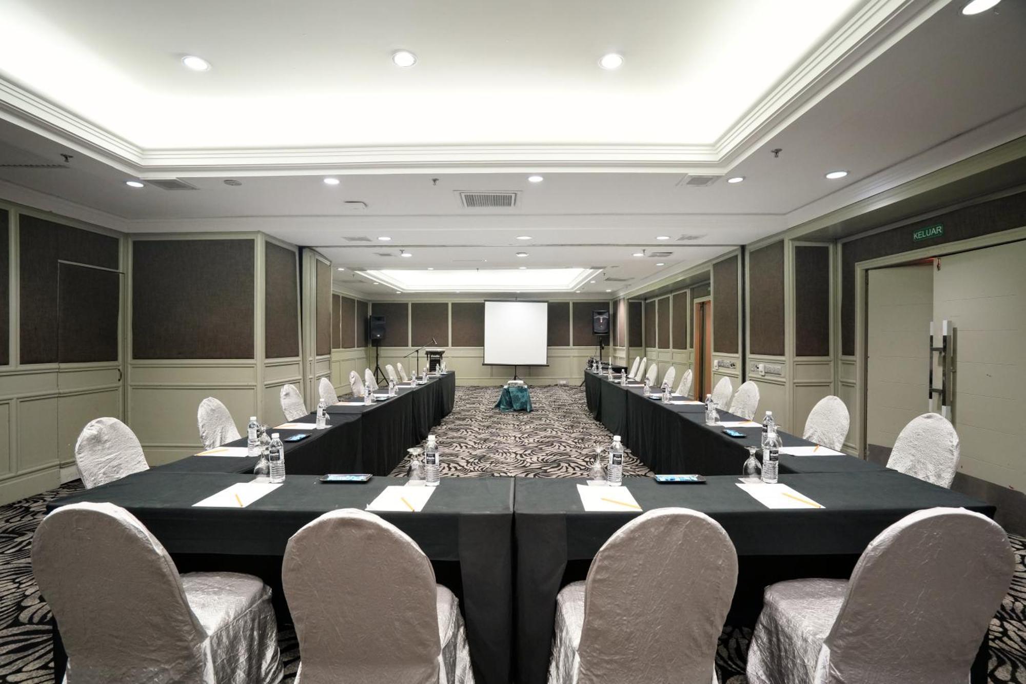 Thistle Johor Bahru Exterior photo Meeting room