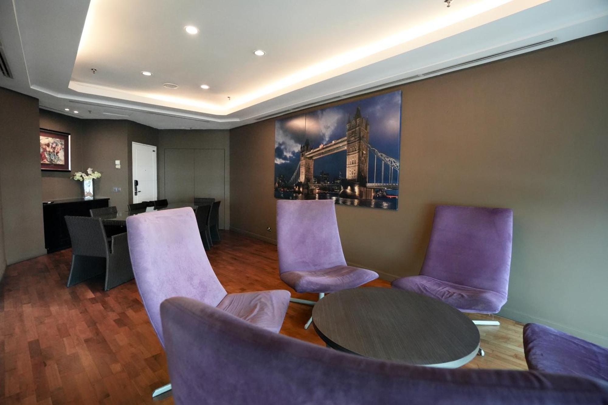 Thistle Johor Bahru Exterior photo The interior of the lounge