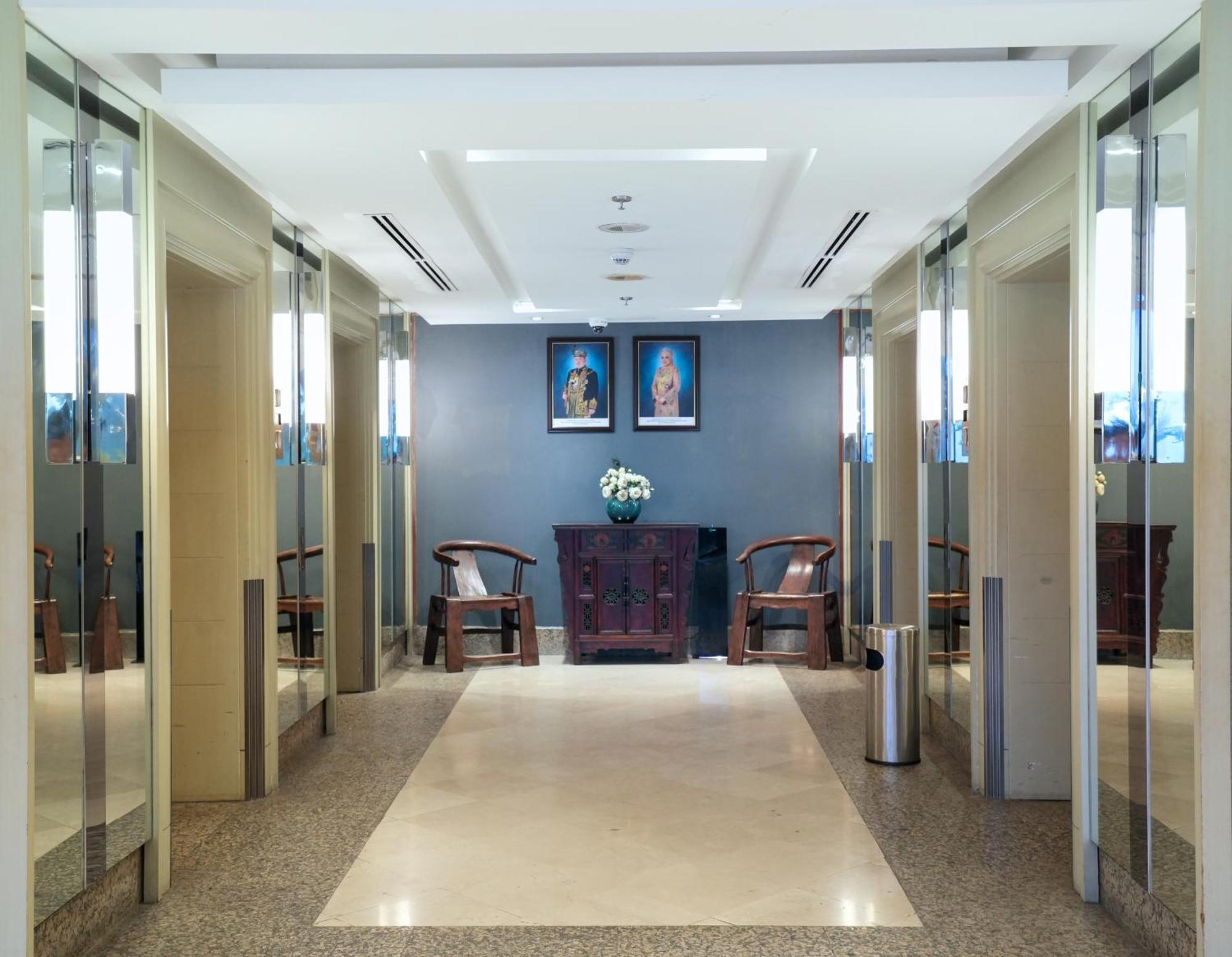 Thistle Johor Bahru Exterior photo The interior of the hospital