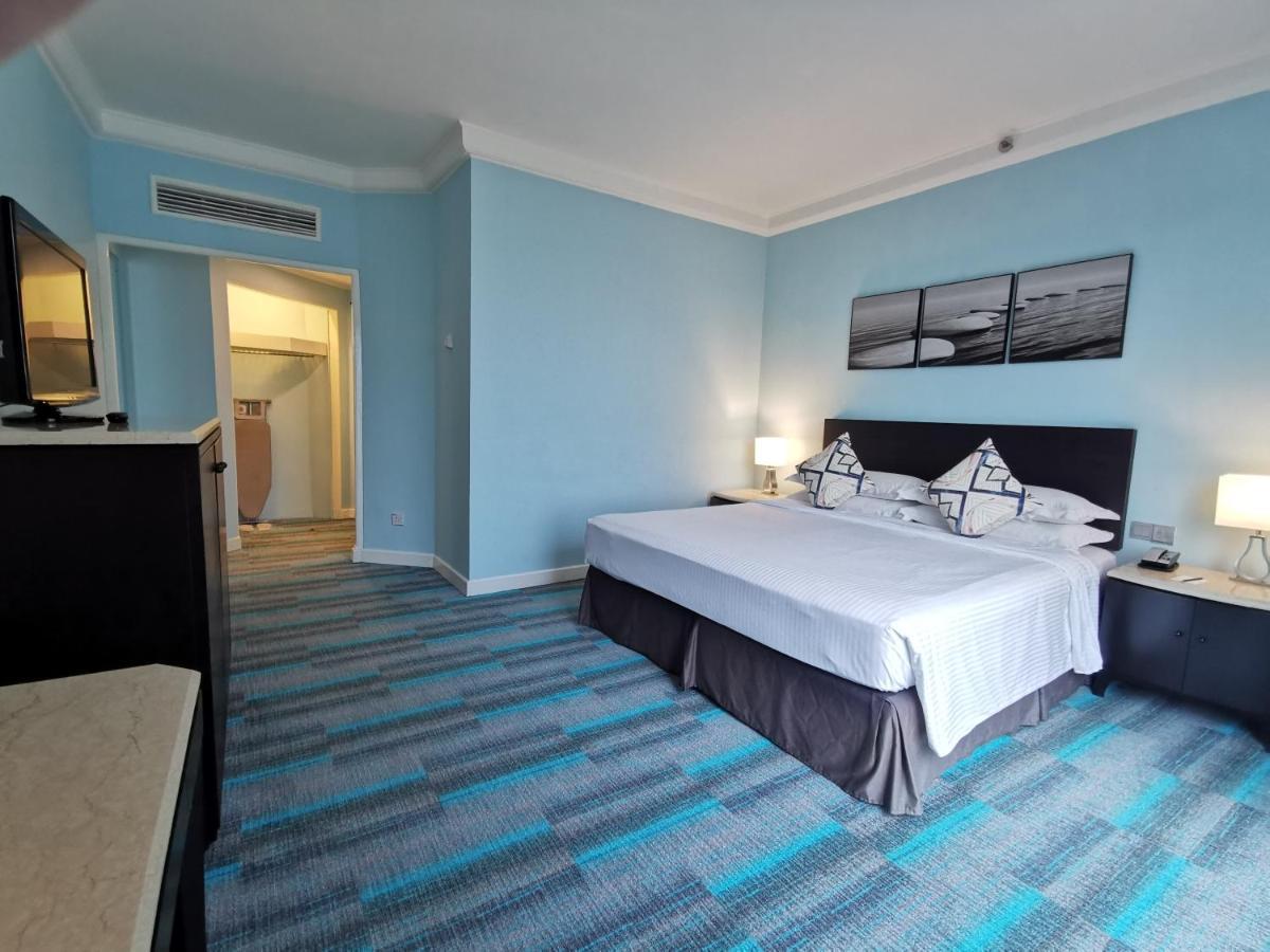 Thistle Johor Bahru Exterior photo Deluxe Room